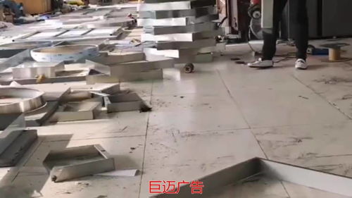 巨邁廣告 以創(chuàng)新制造驅(qū)動(dòng)品牌視覺(jué)革命，打造千層鏡、深淵鏡與霓虹燈的藝術(shù)工廠